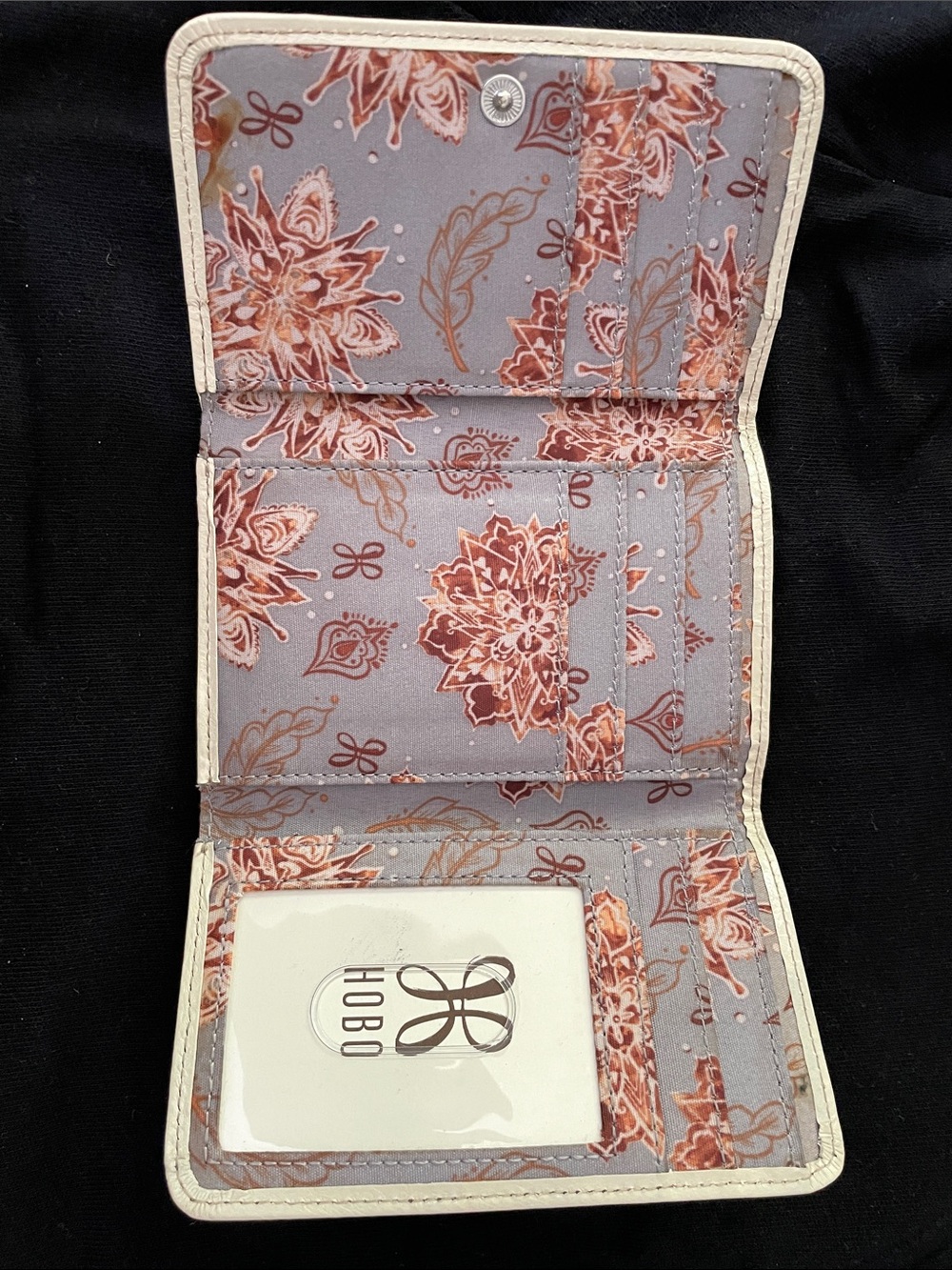 Hobo Compact Cream Leather Wallet - Picture 2 of 4